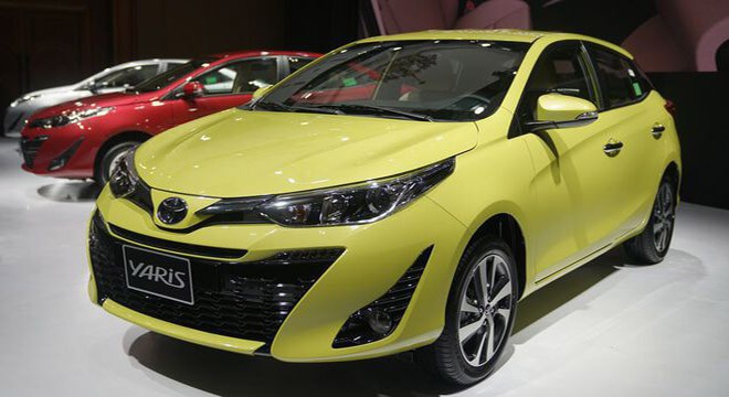 Toyota Yaris màu vàng
