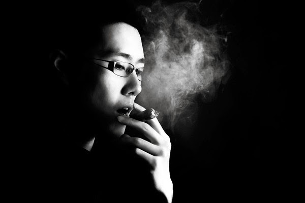 Top ảnh avatar buồn cho nam hút thuốc