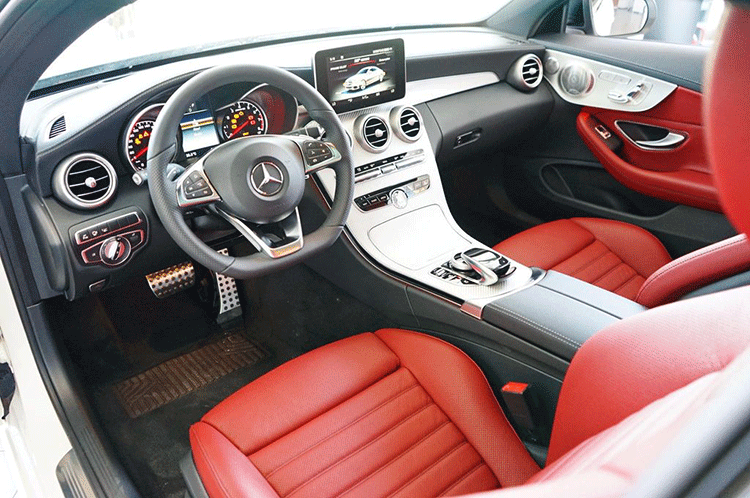 Nội thất xe Mercedes AMG C43 4Matic cao cấp, sang trọng, hiện đại.