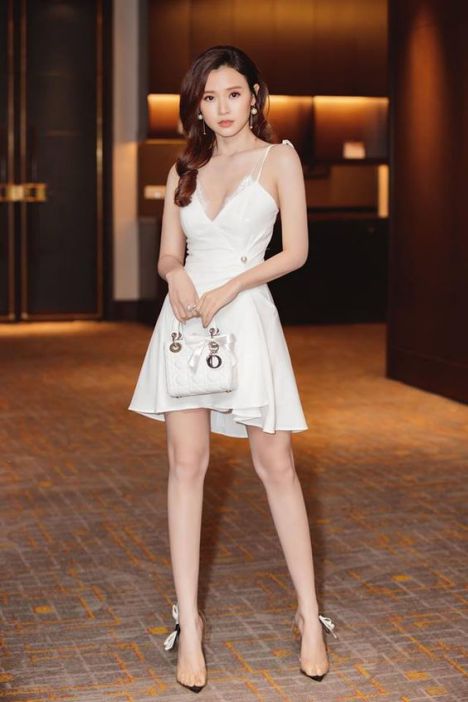 Đầm dạ hội màu trắng ngắn