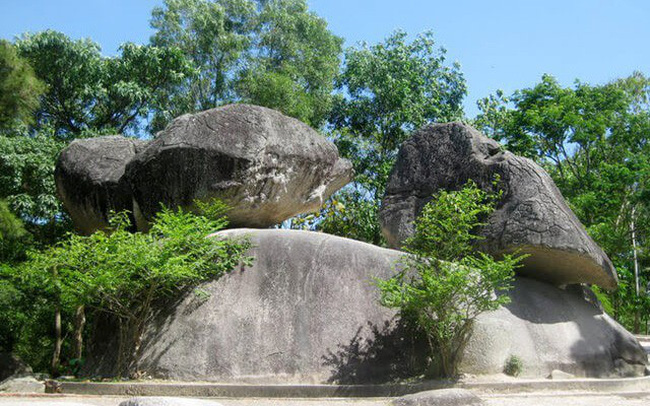 Hòn trống mái Sầm Sơn