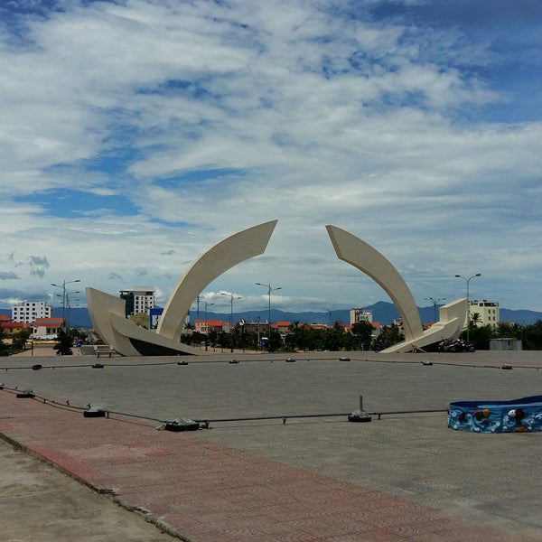 Quảng trường biển Bảo Ninh