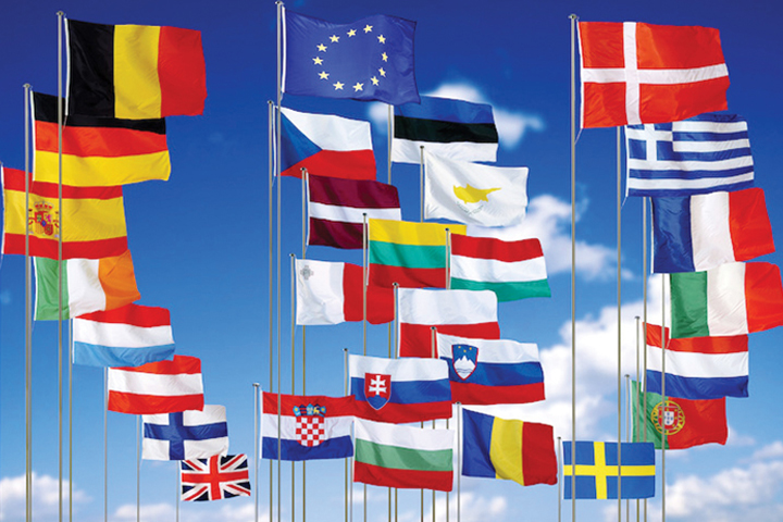 Hãy phân tích nội dung và lợi ích của bốn mặt tự do lưu thông trong EU?