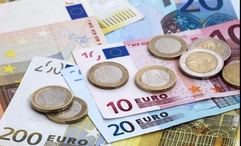 Vì sao có thể nói việc ra đời đồng tiền chung ơ-rô là bựớc tiến mới của sự liên kết EU?