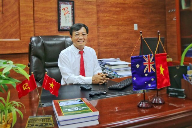 Bố của Founder phephim là ai?