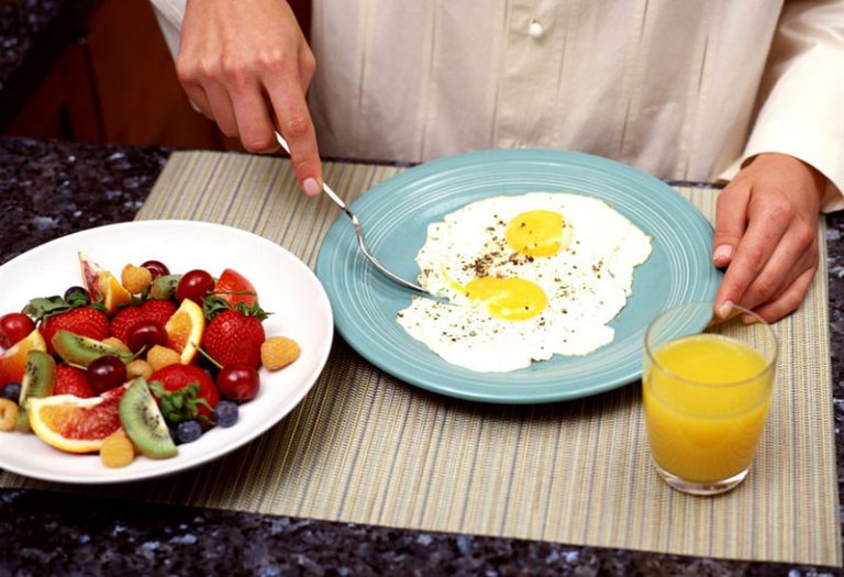 Bữa sáng ăn gì giúp giảm cân