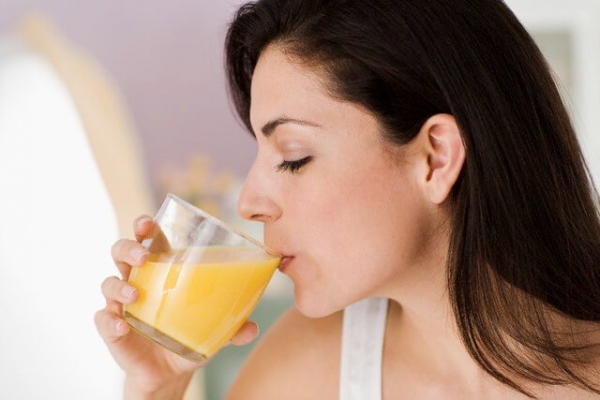 Uống nhiều nước ép hoa quả một cách làm béo mặt nhanh nhất