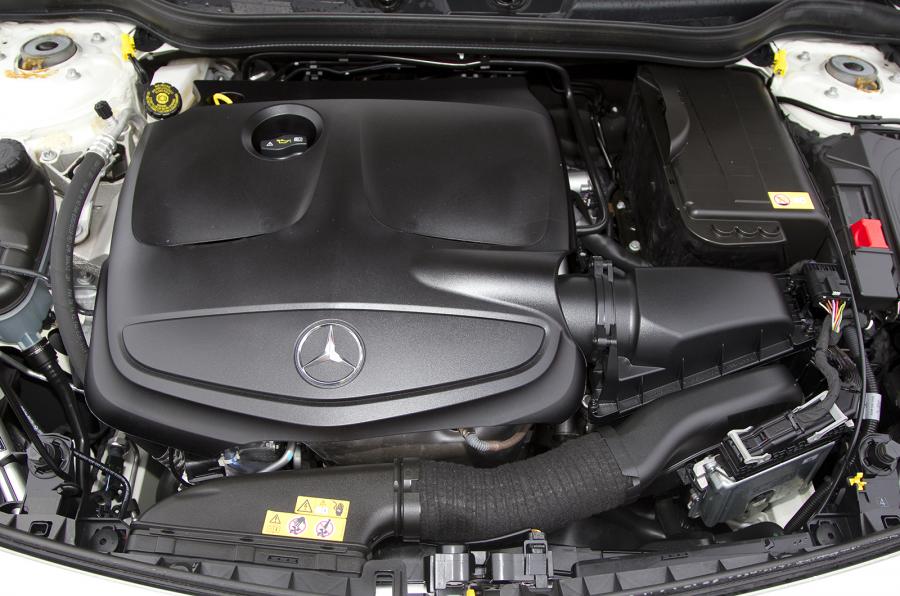 Động cơ mạnh mẽ của Mercedes-Benz A250