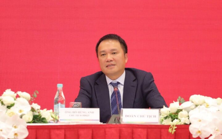 Hồ Hùng Anh – chủ tịch ngân hàng Techcombank (2,6 tỷ đô)