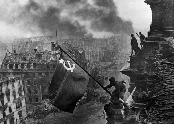 Sự sụp đổ của chủ nghĩa xã hội ở Liên Xô và Đông Âu được hiểu là?