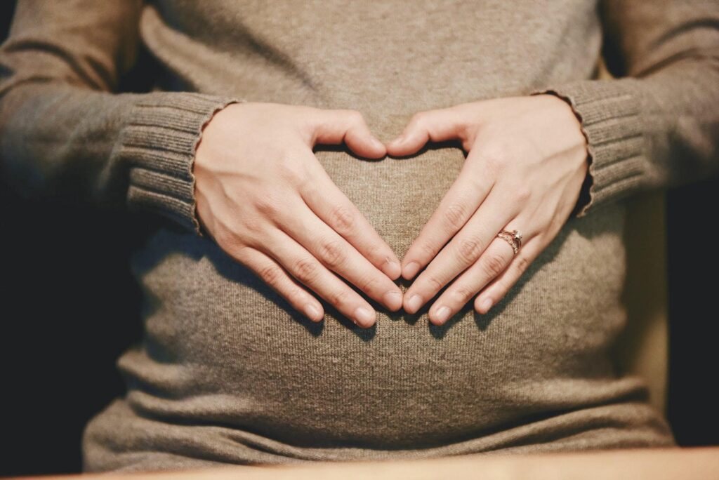 Nhịn tiểu lâu khi mang thai sẽ gây ra những tác hại gì?