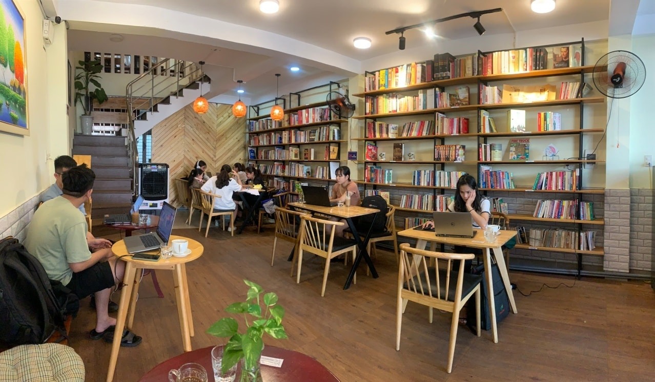 SHI – The Library & Coffee