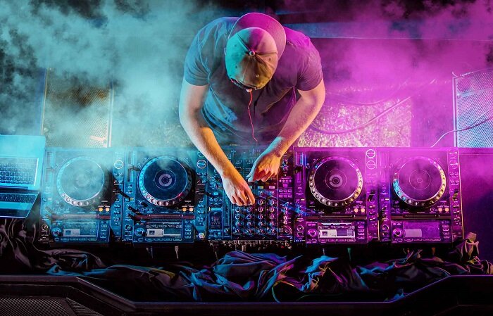 Nhạc remix là gì? Nhạc remix có đặc điểm gì?
