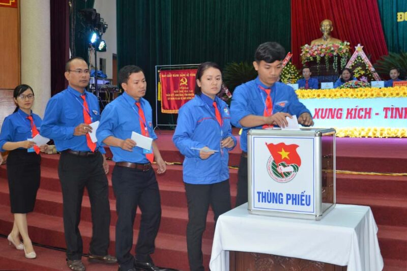 Hình thức bầu cử nhân sự các cấp trong tổ chức Đoàn thanh niên Cộng sản Hồ Chí Minh là?