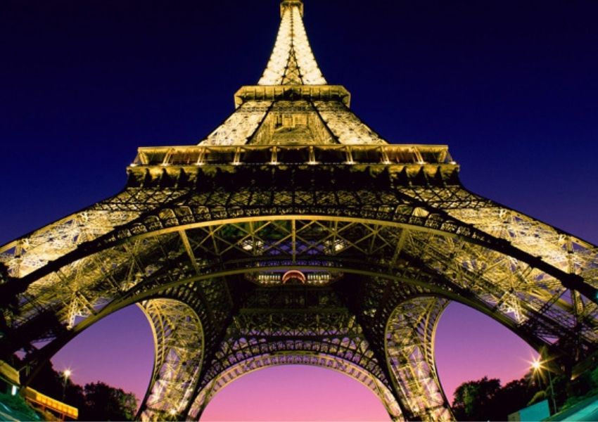 Nên du lịch tháp Eiffel vào thời điểm nào?