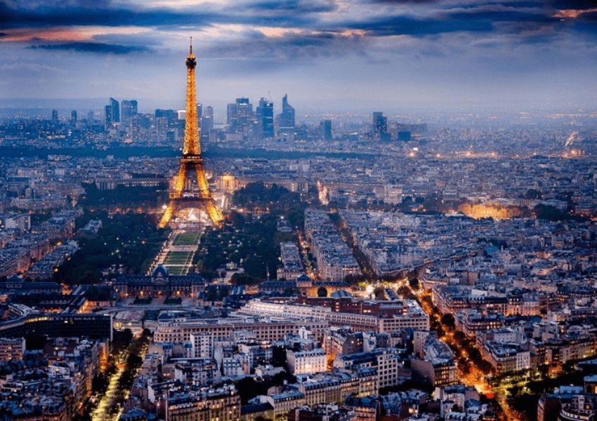 Tại sao chúng ta gọi tháp Eiffel là Iron Lady?
