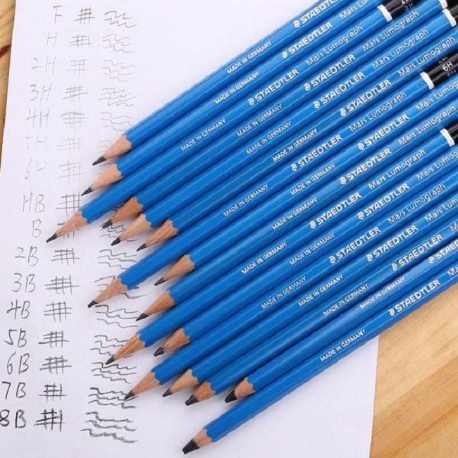 Chuẩn bị dụng cụ vẽ anime bằng bút chì
