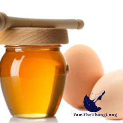 Cách làm mặt nạ trứng gà mật ong dưỡng da mặt hiệu quả cao