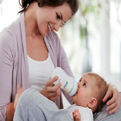Cách tập cho bé bú bình? Bí quyết tập cho bé bú bình